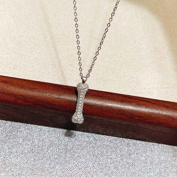 ✨ cute sparkly all clear stones bone 🦴 necklace - Picture 7 of 10